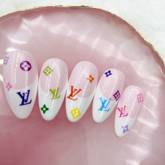 Trendy French Tip Press On Nails - Picture 2 of 5